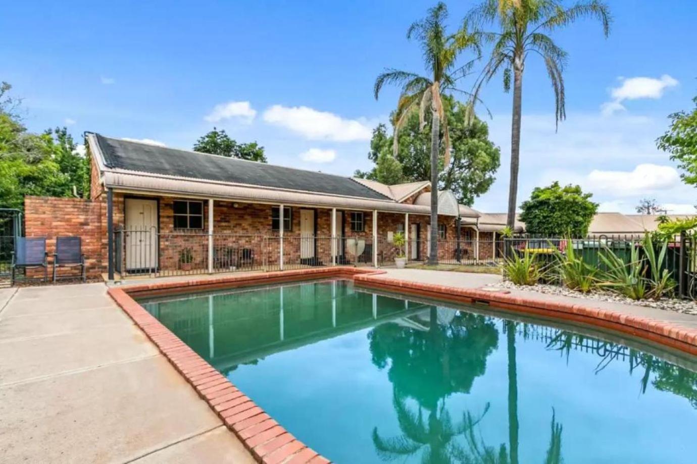 Greensborough Motel Мелбърн Екстериор снимка