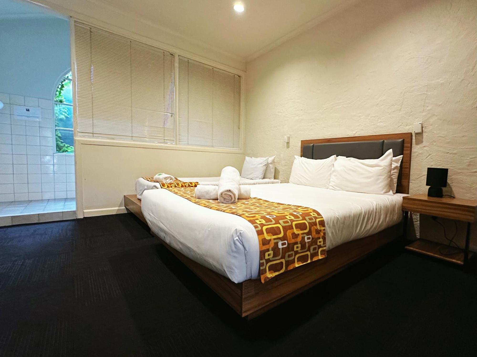 Greensborough Motel Мелбърн Екстериор снимка
